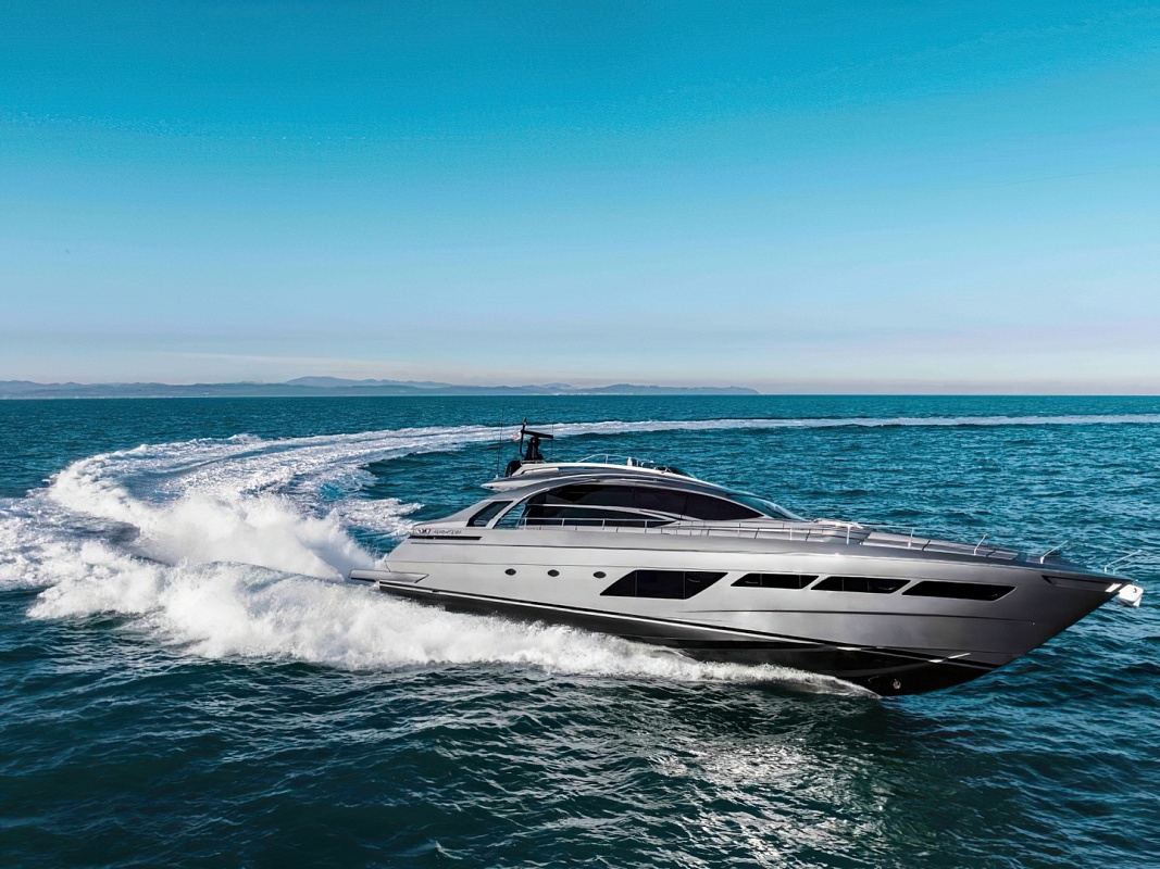 Продается моторная яхта PERSHING 8X 2022г.